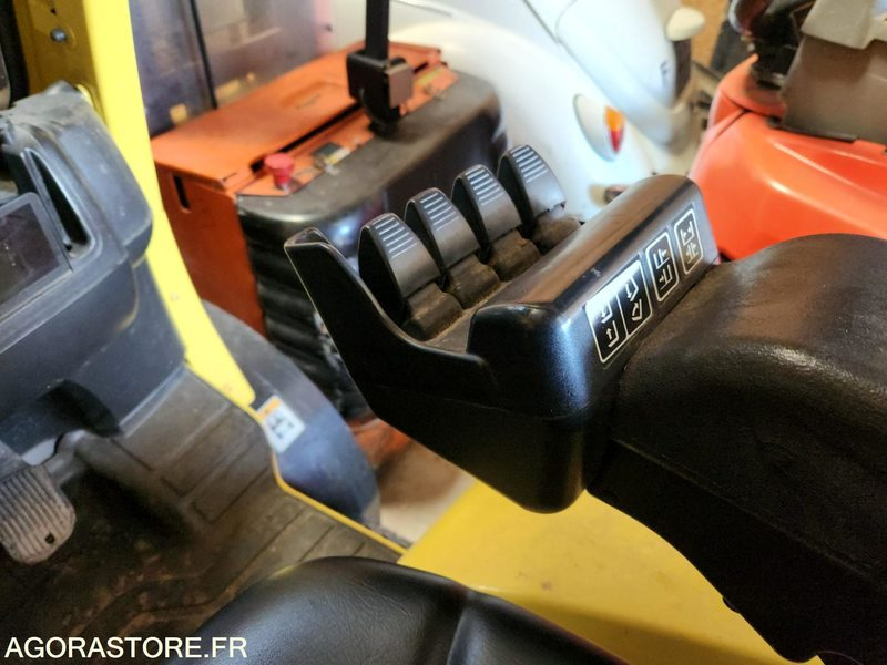 CHARIOT ELEVATEUR DIESEL 3T5 HYSTER H3.5FT - 2007 - 1033 heures - Pirun më naftë: foto 4 CHARIOT ELEVATEUR DIESEL 3T5 HYSTER H3.5FT - 2007 - 1033 heures - Pirun më naftë: foto 4