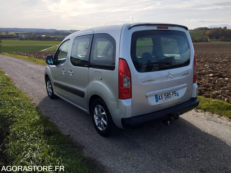 CITROEN BERLINGO COMBISPACE 1.6 HDI 110 DIESEL - 5 PLACES - ANNÉE 2009 - Veturë: foto 5 CITROEN BERLINGO COMBISPACE 1.6 HDI 110 DIESEL - 5 PLACES - ANNÉE 2009 - Veturë: foto 5