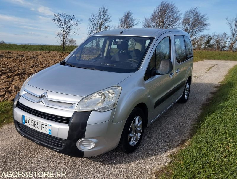 CITROEN BERLINGO COMBISPACE 1.6 HDI 110 DIESEL - 5 PLACES - ANNÉE 2009 - Veturë: foto 1 CITROEN BERLINGO COMBISPACE 1.6 HDI 110 DIESEL - 5 PLACES - ANNÉE 2009 - Veturë: foto 1