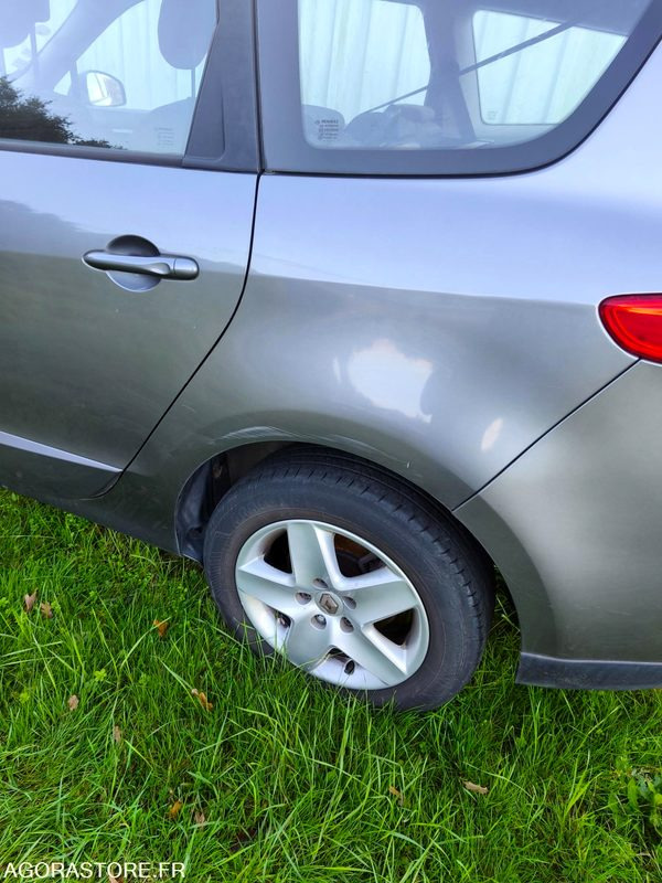 CZ-908-ES // RENAULT MEGANE SCENIC // 252 484 KMS - Veturë: foto 5 CZ-908-ES // RENAULT MEGANE SCENIC // 252 484 KMS - Veturë: foto 5