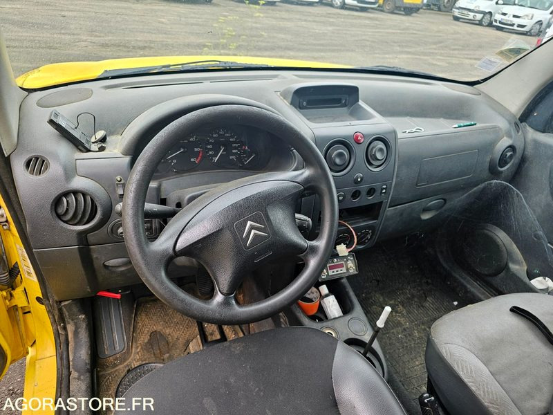 Citroën Berlingo - 2004 - 373983km - 4604WZ76 - Veturë: foto 5 Citroën Berlingo - 2004 - 373983km - 4604WZ76 - Veturë: foto 5
