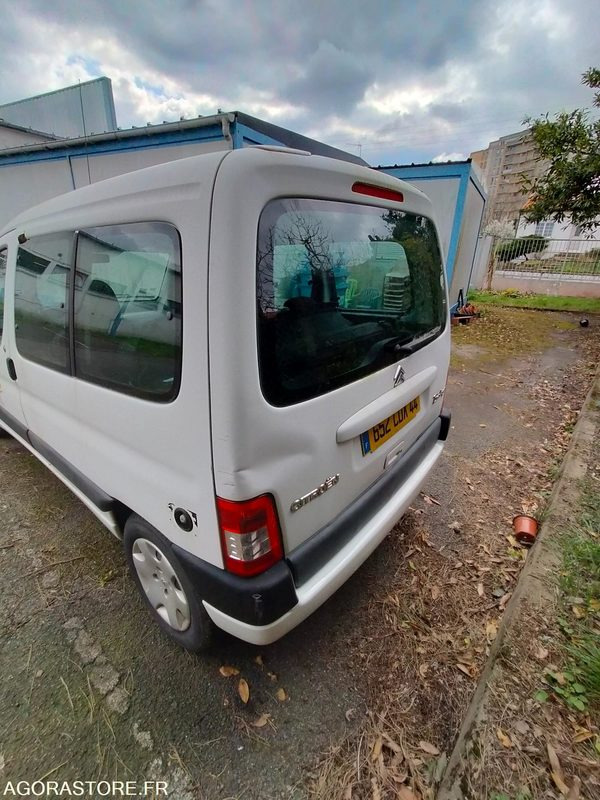 Citroen Berlingo Combispace ESS+GNV - 2007 - 62683kms - Veturë: foto 3 Citroen Berlingo Combispace ESS+GNV - 2007 - 62683kms - Veturë: foto 3