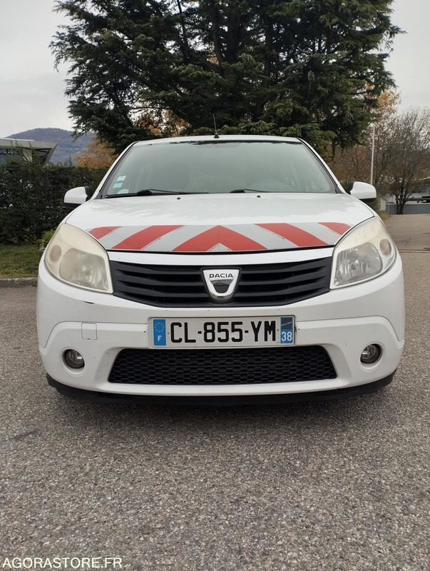 DACIA SANDERO_1.5 dCi eco2 90 cv _ CL-855-YM - Veturë: foto 2 DACIA SANDERO_1.5 dCi eco2 90 cv _ CL-855-YM - Veturë: foto 2