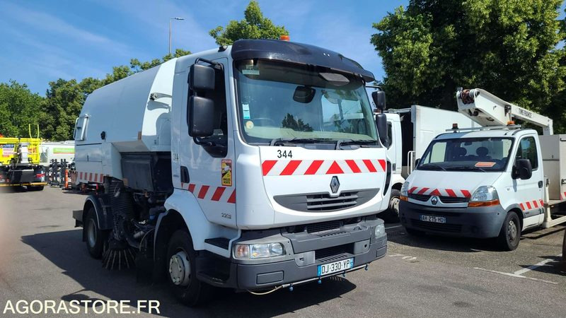 DJ 330 YP - RENAULT MIDLUM 220 - 2014 - 96138KM - Makinë fshirëse për rrugët: foto 1 DJ 330 YP - RENAULT MIDLUM 220 - 2014 - 96138KM - Makinë fshirëse për rrugët: foto 1