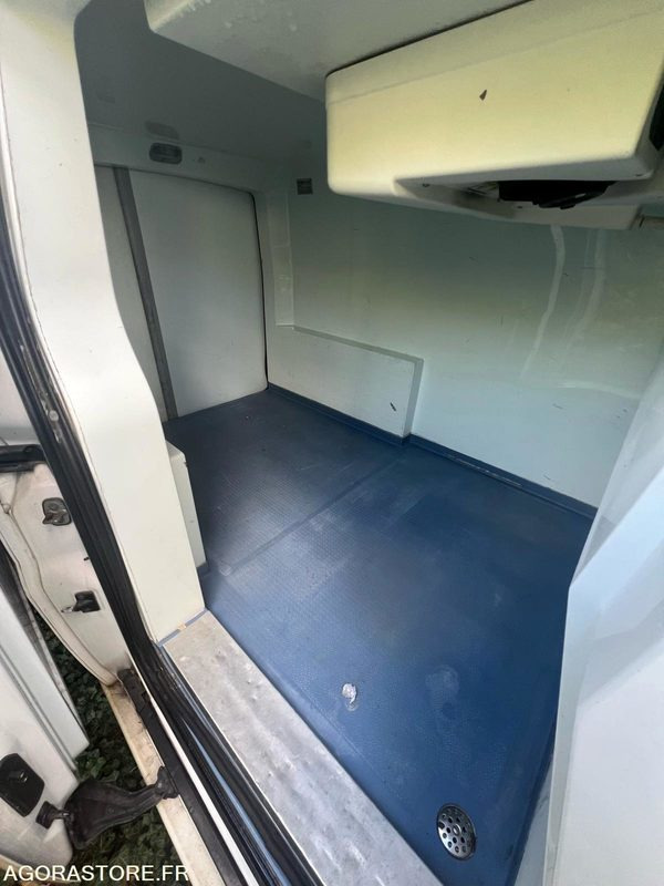 FIAT- SCUDO - 2015 - 350 000 KM - FRIGORIFIQUE MULTI TEMPERATURE - Furgon frigorifer: foto 4 FIAT- SCUDO - 2015 - 350 000 KM - FRIGORIFIQUE MULTI TEMPERATURE - Furgon frigorifer: foto 4