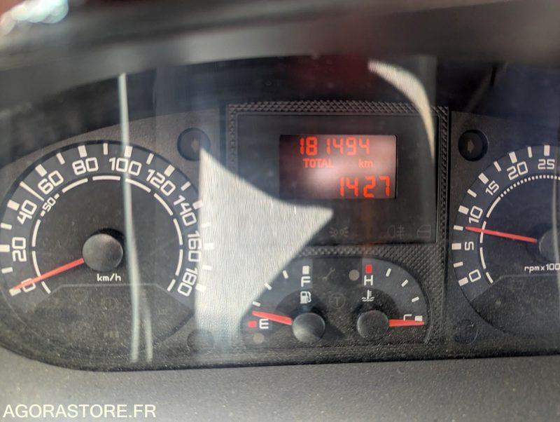 FOURGON IVECO 35C18 - 2008 - 182 000 KM - Furgon: foto 4 FOURGON IVECO 35C18 - 2008 - 182 000 KM - Furgon: foto 4