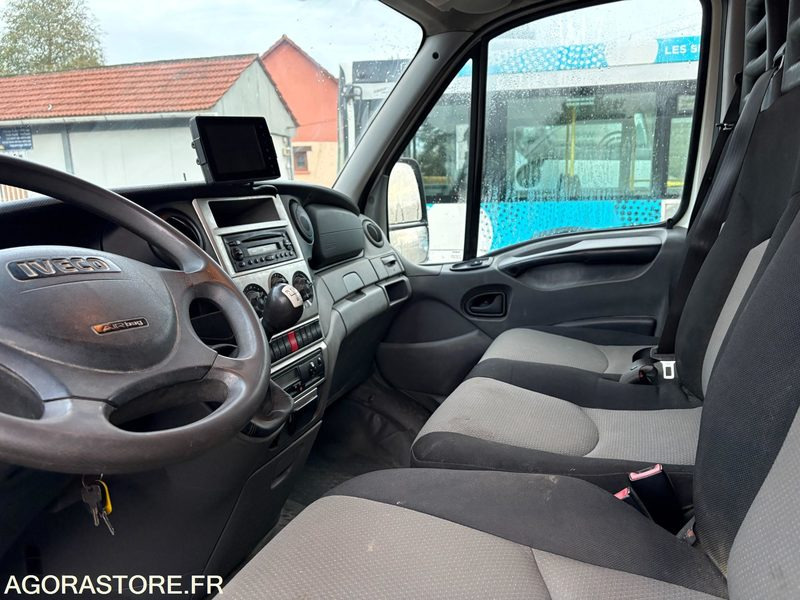 FOURGON IVECO DAILY 180 CV - 2011 - 195 600 KMS - Furgon: foto 3 FOURGON IVECO DAILY 180 CV - 2011 - 195 600 KMS - Furgon: foto 3
