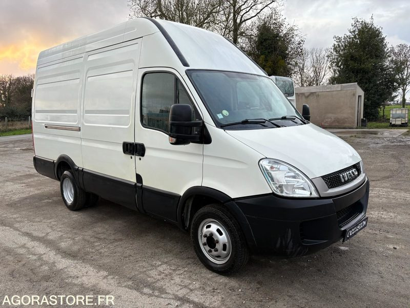 FOURGON IVECO DAILY 180 CV - 2011 - 195 600 KMS - Furgon: foto 1 FOURGON IVECO DAILY 180 CV - 2011 - 195 600 KMS - Furgon: foto 1