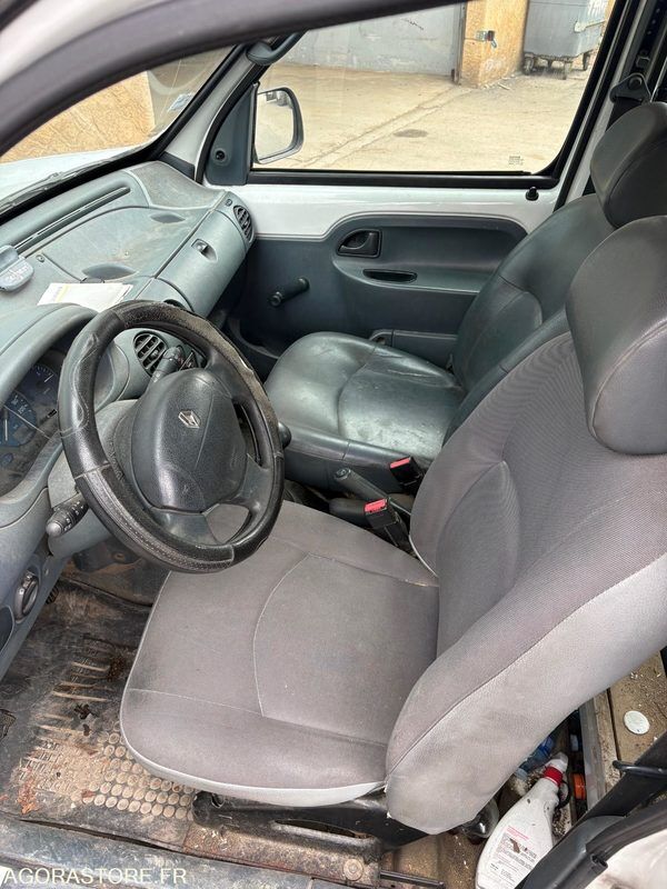 FOURGONNETTE RENAULT KANGOO - Furgon i vogël: foto 4 FOURGONNETTE RENAULT KANGOO - Furgon i vogël: foto 4
