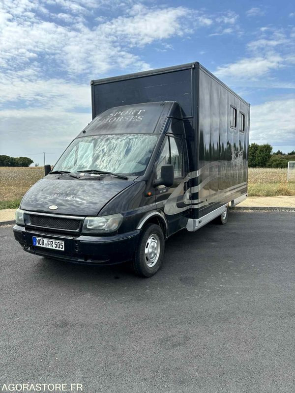 Fourgon FORD - Transport de 2 Chevaux - 2004 - 137 510 KM - Furgon: foto 1 Fourgon FORD - Transport de 2 Chevaux - 2004 - 137 510 KM - Furgon: foto 1