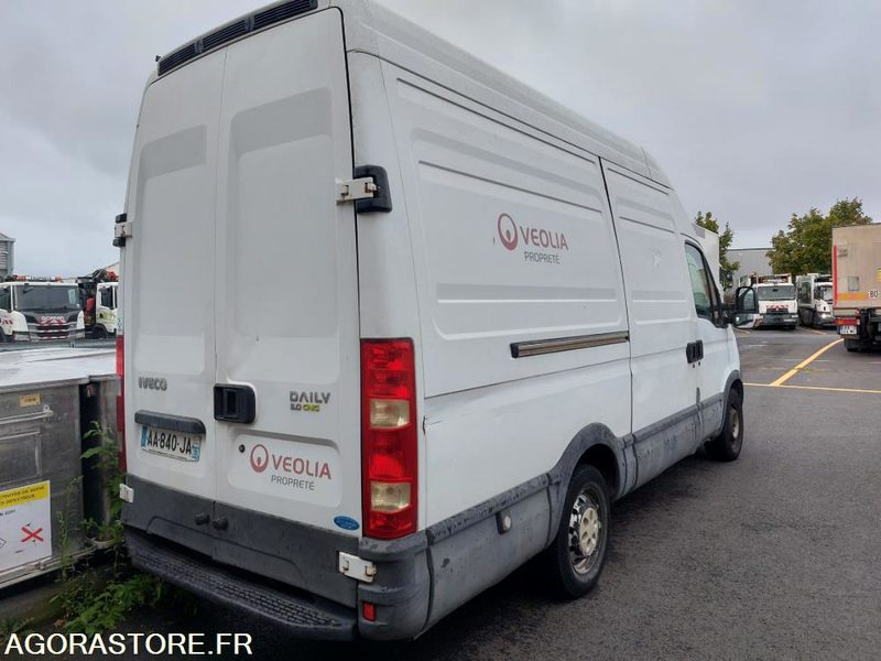 Fourgon IVECO Daily CNG- AA-840-JA - 176200 km (BARA - R51754) - Furgon: foto 4 Fourgon IVECO Daily CNG- AA-840-JA - 176200 km (BARA - R51754) - Furgon: foto 4