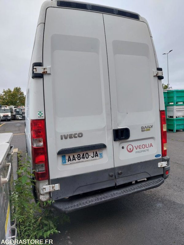 Fourgon IVECO Daily CNG- AA-840-JA - 176200 km (BARA - R51754) - Furgon: foto 2 Fourgon IVECO Daily CNG- AA-840-JA - 176200 km (BARA - R51754) - Furgon: foto 2