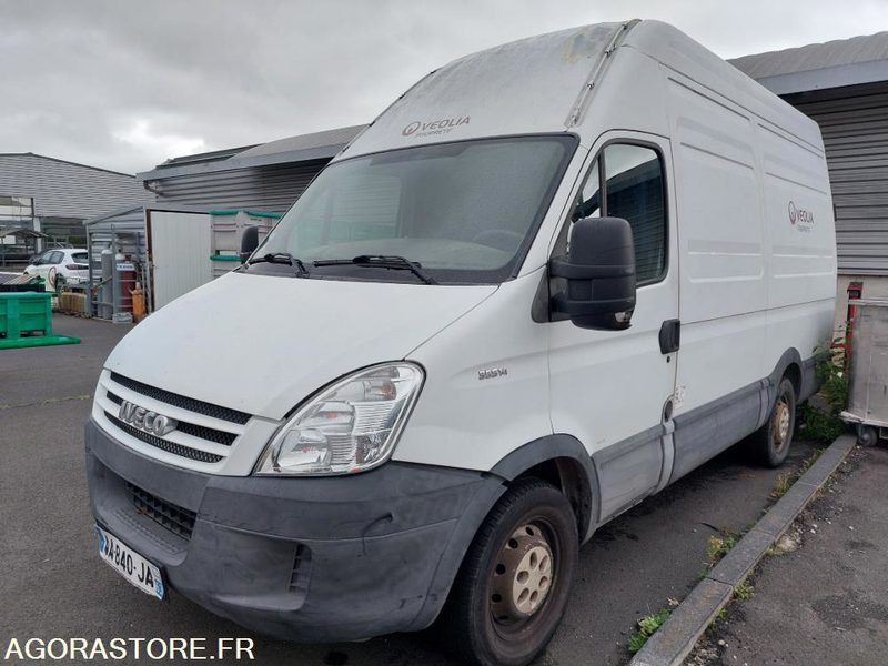 Fourgon IVECO Daily CNG- AA-840-JA - 176200 km (BARA - R51754) - Furgon: foto 3 Fourgon IVECO Daily CNG- AA-840-JA - 176200 km (BARA - R51754) - Furgon: foto 3