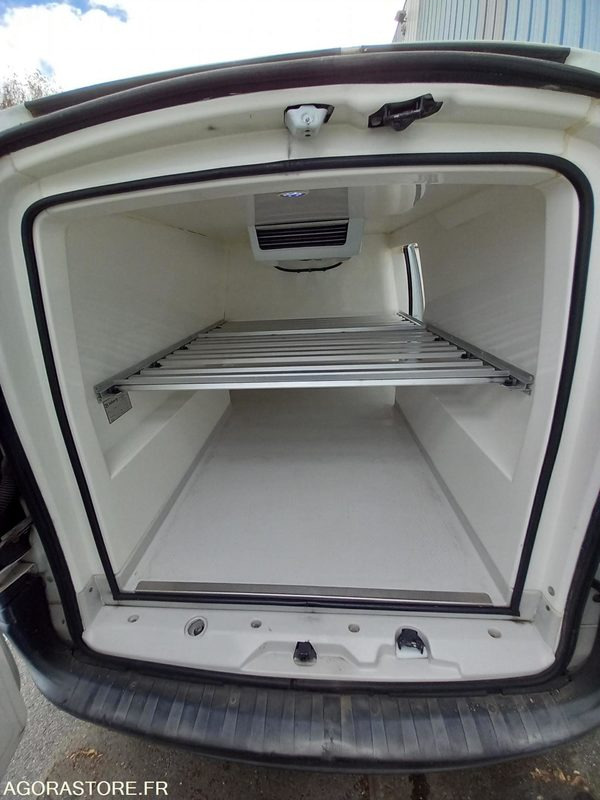 Fourgonnette frigorifique - RENAULT CN607VC - Furgon i vogël: foto 5 Fourgonnette frigorifique - RENAULT CN607VC - Furgon i vogël: foto 5