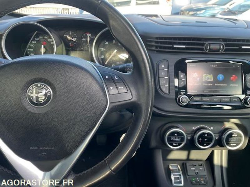 GIULIETTA LUSSO 1.4i TB 150cv S§S-12/2016-89360KM - Veturë: foto 5 GIULIETTA LUSSO 1.4i TB 150cv S§S-12/2016-89360KM - Veturë: foto 5
