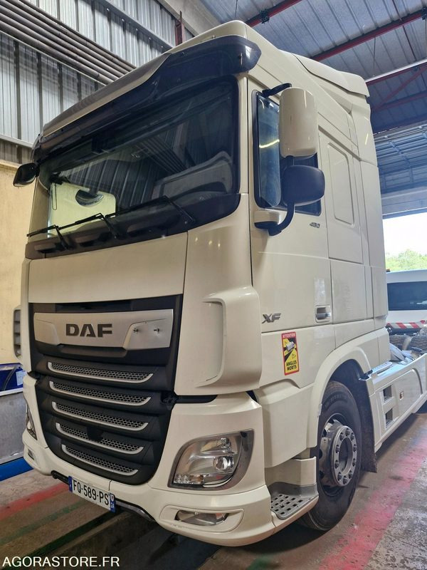 Tracteur routier DAF 480 - Gjysmë-kamion: foto 1 Tracteur routier DAF 480 - Gjysmë-kamion: foto 1