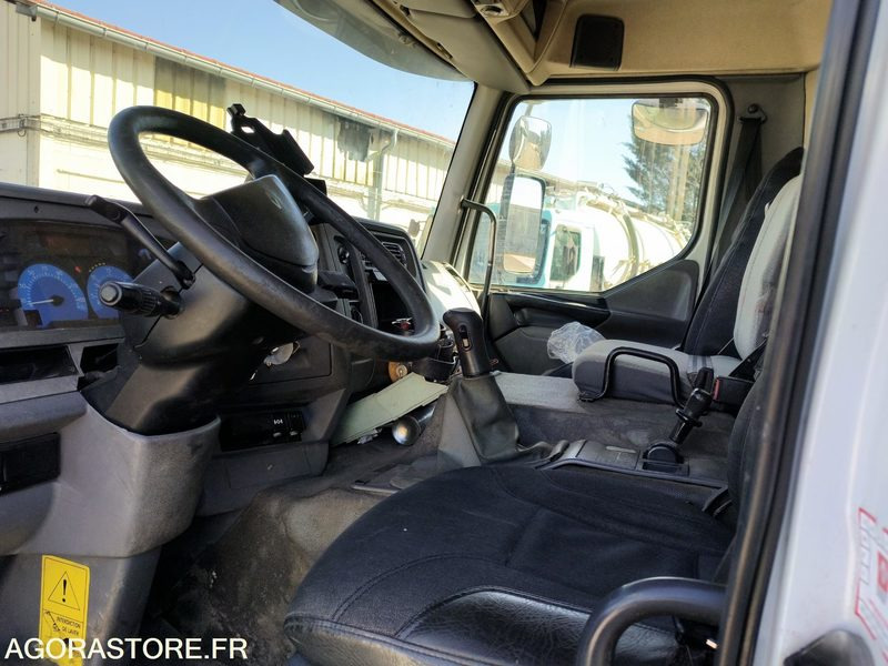 Hydrocureur RIVARD 19T châssis Renault Trucks GQ255QR (Vente uniquement export) - Kamion me vakuum: foto 3 Hydrocureur RIVARD 19T châssis Renault Trucks GQ255QR (Vente uniquement export) - Kamion me vakuum: foto 3