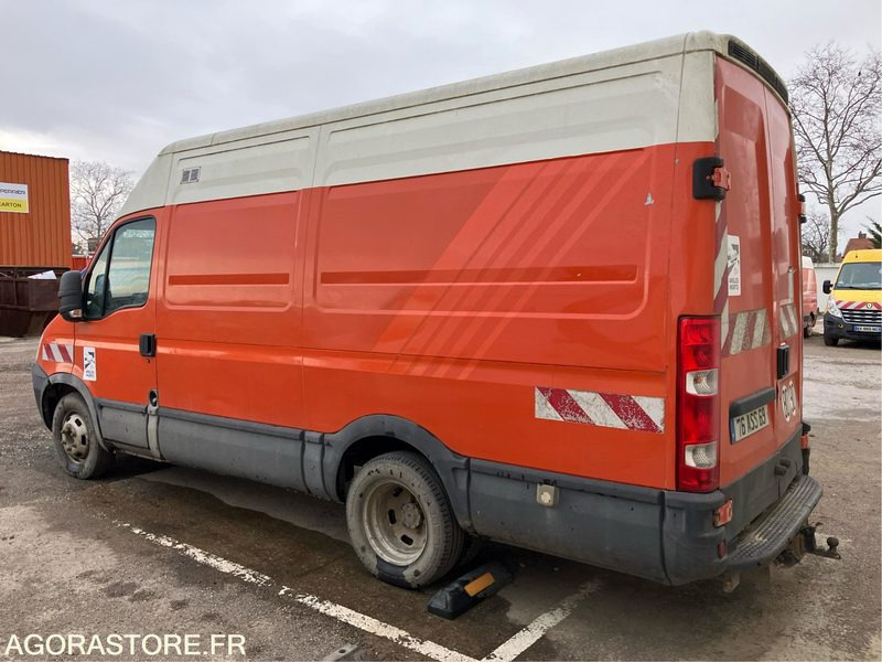 IVECO - 50C15 - 2007 / 332349 KM (P2001860) - Furgon: foto 1 IVECO - 50C15 - 2007 / 332349 KM (P2001860) - Furgon: foto 1