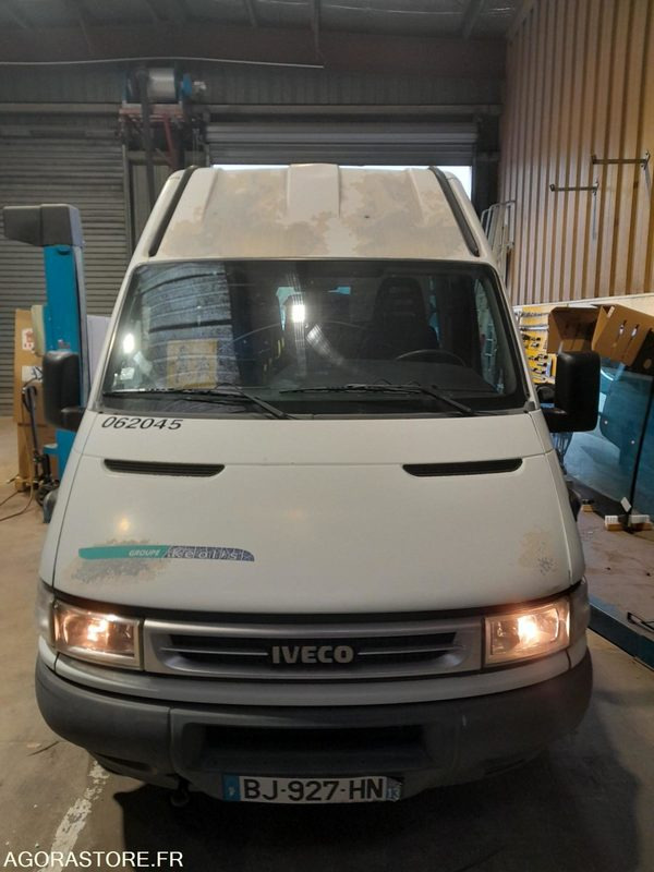 IVECO BUS DAILY N°062045 - Minibus, Furgon pasagjerësh: foto 1 IVECO BUS DAILY N°062045 - Minibus, Furgon pasagjerësh: foto 1