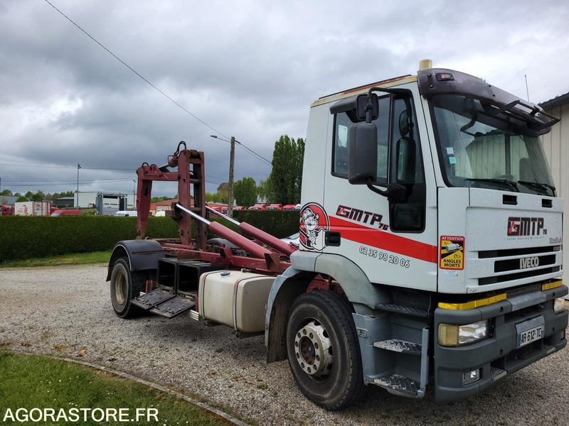 Iveco 190E24 polybenne sans benne - Kamion vetëngarkues, Kamion me vinç: foto 2 Iveco 190E24 polybenne sans benne - Kamion vetëngarkues, Kamion me vinç: foto 2