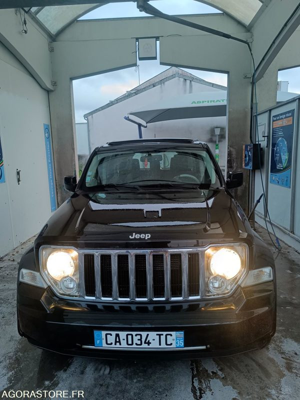 Jeep Cherokee IV 2.8 CRD Jamboree - 2009 - 193 000 KM - Veturë: foto 1 Jeep Cherokee IV 2.8 CRD Jamboree - 2009 - 193 000 KM - Veturë: foto 1