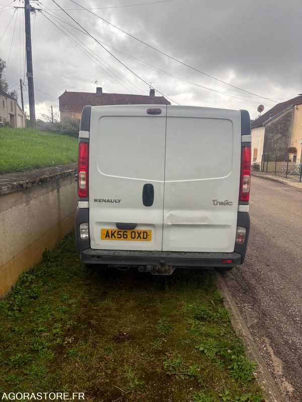 Renault Trafic dci 115 / 228000 km - Immatriculation anglaise - Kamioncine: foto 1 Renault Trafic dci 115 / 228000 km - Immatriculation anglaise - Kamioncine: foto 1