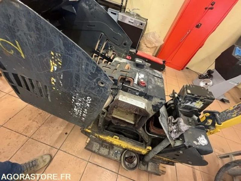 LOT DE 2 PLAQUES BOMAG BPR 60/65D/E ET BPR45/55D 2019 ET 2022 - Pllakë vibratori: foto 4 LOT DE 2 PLAQUES BOMAG BPR 60/65D/E ET BPR45/55D 2019 ET 2022 - Pllakë vibratori: foto 4