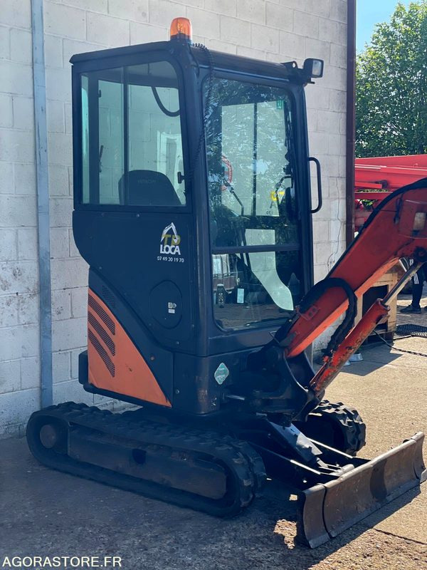 MINI-PELLE SUR CHENILLE CAOUTCHOUC HITACHI ZX17U-2 15CV 1.9T AVEC 3 GODETS - Ekskavator: foto 4 MINI-PELLE SUR CHENILLE CAOUTCHOUC HITACHI ZX17U-2 15CV 1.9T AVEC 3 GODETS - Ekskavator: foto 4