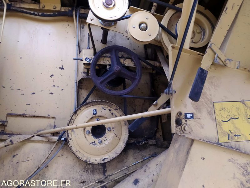 MOISSONNEUSE BATTEUSE NEW HOLLAND - 1997 - MOTEUR 4140H ET BATTEUR 5260H - Makineri bujqësore: foto 4 MOISSONNEUSE BATTEUSE NEW HOLLAND - 1997 - MOTEUR 4140H ET BATTEUR 5260H - Makineri bujqësore: foto 4