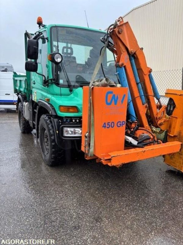MERCEDES UNIMOG U300C VERSION COMMUNALE 2003 38210 KM + EPAREUSE CMV 450GP - Mjet bujqësor/ Special: foto 1 MERCEDES UNIMOG U300C VERSION COMMUNALE 2003 38210 KM + EPAREUSE CMV 450GP - Mjet bujqësor/ Special: foto 1