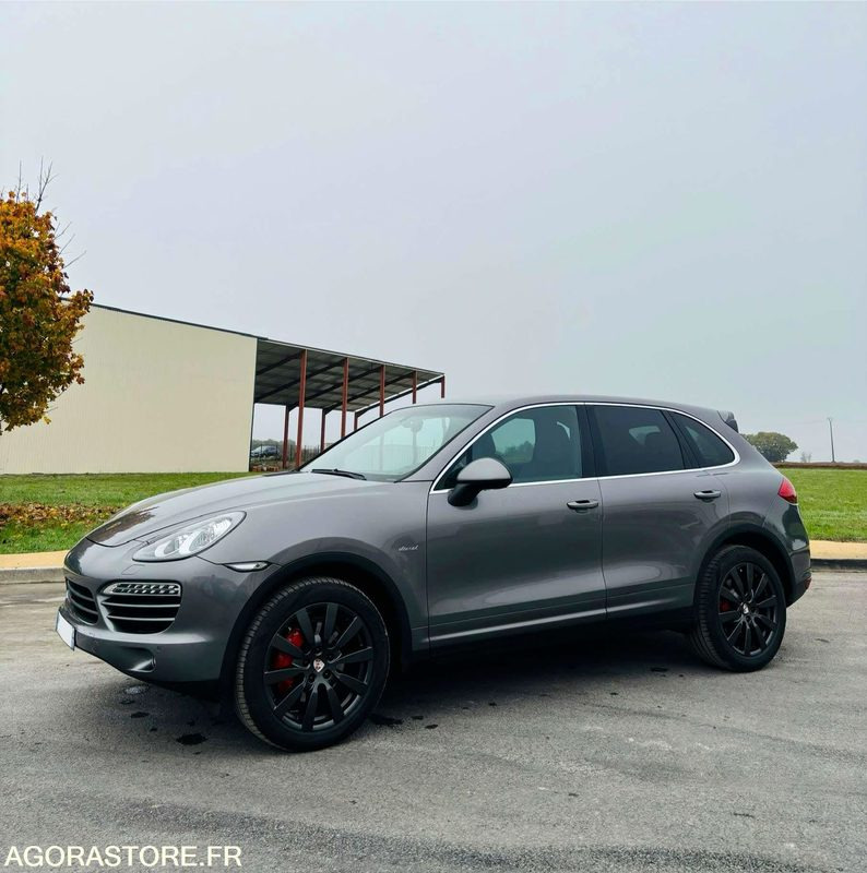 NIORT - PORSCHE CAYENNE 3.0 V6 - 2012 - 42 000 KM - Veturë: foto 4 NIORT - PORSCHE CAYENNE 3.0 V6 - 2012 - 42 000 KM - Veturë: foto 4