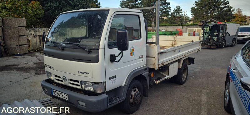 Nissan Cabstar - Kamioncine vetëshkarkuese: foto 1 Nissan Cabstar - Kamioncine vetëshkarkuese: foto 1