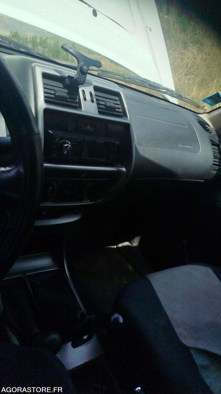 SUV Nissan Terrano - 2004: foto 7