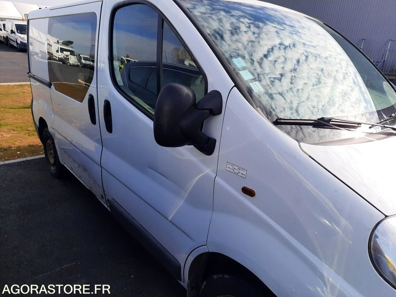 OPEL VIVARO - 2011 - 112 800KM - Furgon: foto 4 OPEL VIVARO - 2011 - 112 800KM - Furgon: foto 4
