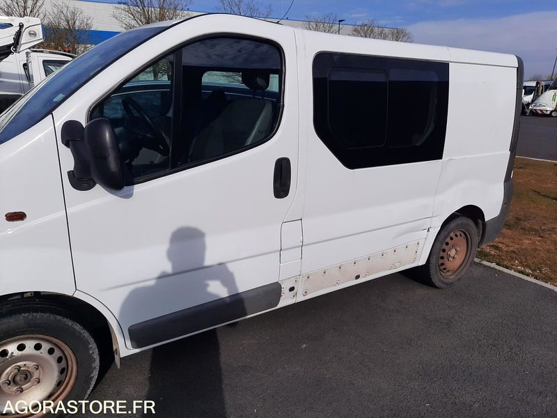 OPEL VIVARO - 2011 - 112 800KM - Furgon: foto 3 OPEL VIVARO - 2011 - 112 800KM - Furgon: foto 3