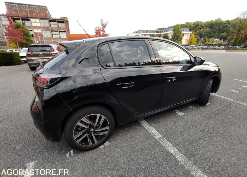 PEUGEOT 208 100 S&S EAT8 - finition ALLURE - MEC 2023 - Veturë: foto 4 PEUGEOT 208 100 S&S EAT8 - finition ALLURE - MEC 2023 - Veturë: foto 4