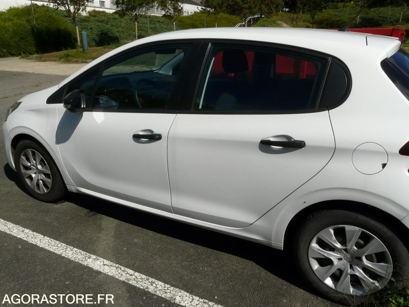 PEUGEOT 208 DX190CZ - Veturë: foto 4 PEUGEOT 208 DX190CZ - Veturë: foto 4