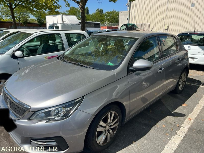 PEUGEOT 308 ESSENCE 127862 kms 2018 - Veturë: foto 2 PEUGEOT 308 ESSENCE 127862 kms 2018 - Veturë: foto 2