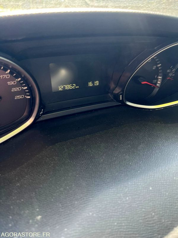 PEUGEOT 308 ESSENCE 127862 kms 2018 - Veturë: foto 4 PEUGEOT 308 ESSENCE 127862 kms 2018 - Veturë: foto 4