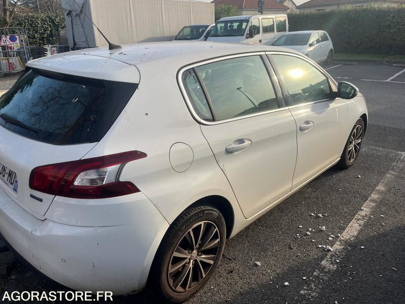 PEUGEOT 308 ESSENCE 130000 kms 2016 - Veturë: foto 3 PEUGEOT 308 ESSENCE 130000 kms 2016 - Veturë: foto 3