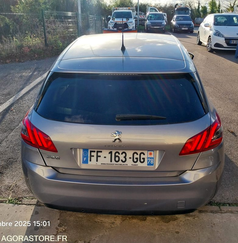 Veturë PEUGEOT 308 phase II - 110ch - 2019 - 88946km - ESSENCE: foto 8 Veturë PEUGEOT 308 phase II - 110ch - 2019 - 88946km - ESSENCE: foto 8