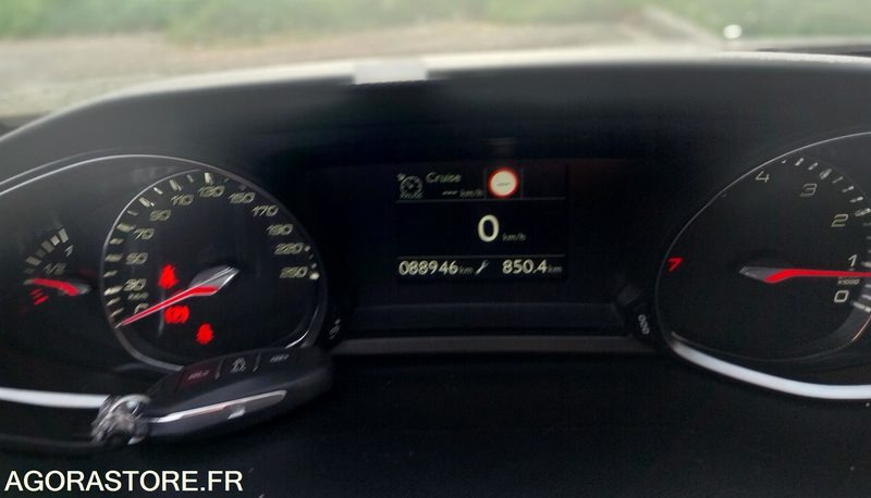 Veturë PEUGEOT 308 phase II - 110ch - 2019 - 88946km - ESSENCE: foto 11 Veturë PEUGEOT 308 phase II - 110ch - 2019 - 88946km - ESSENCE: foto 11