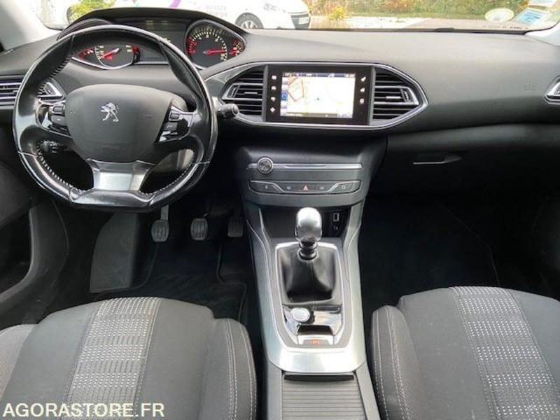 PEUGEOT 308SW - 2016 - 172000 KM - Makinë me portobagazh: foto 4 PEUGEOT 308SW - 2016 - 172000 KM - Makinë me portobagazh: foto 4