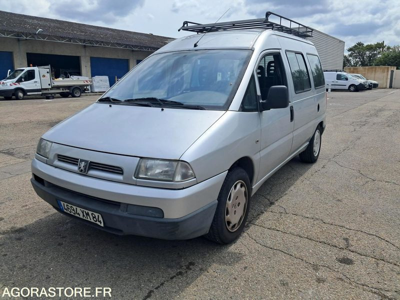 PEUGEOT EXPERT COMBI 8 PLACES - Minibus, Furgon pasagjerësh: foto 1 PEUGEOT EXPERT COMBI 8 PLACES - Minibus, Furgon pasagjerësh: foto 1