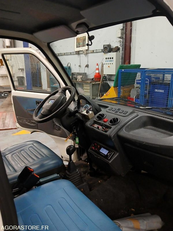 PIAGGIO PORTER BENNE - Kamioncine vetëshkarkuese: foto 5 PIAGGIO PORTER BENNE - Kamioncine vetëshkarkuese: foto 5