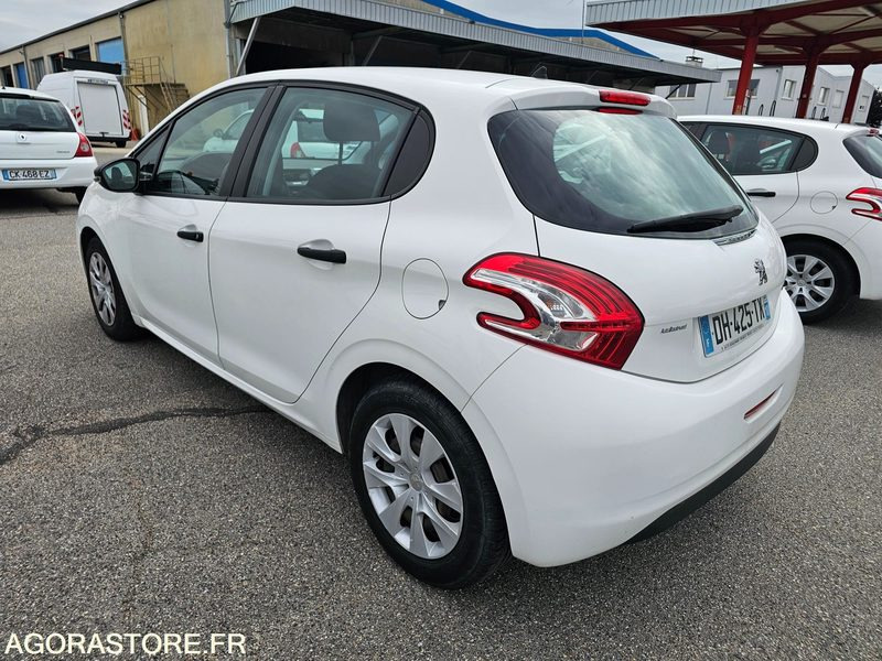 Peugeot 208 - 2014 - 134673km - DH425TX - Veturë: foto 4 Peugeot 208 - 2014 - 134673km - DH425TX - Veturë: foto 4