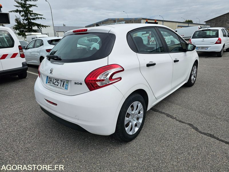 Peugeot 208 - 2014 - 134673km - DH425TX - Veturë: foto 3 Peugeot 208 - 2014 - 134673km - DH425TX - Veturë: foto 3