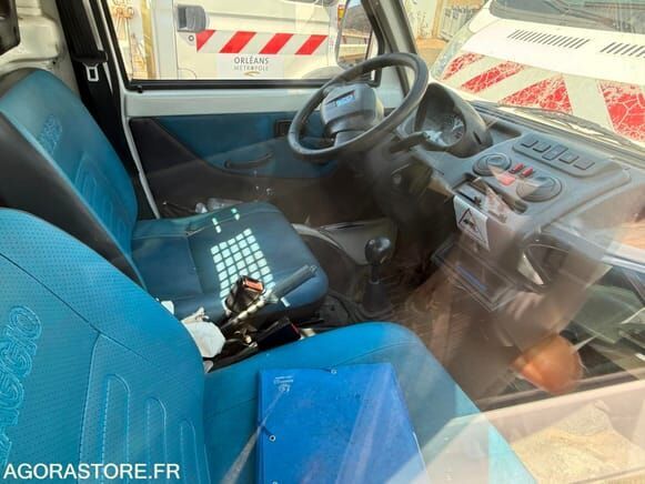 Piaggio PORTER - Kamioncine vetëshkarkuese: foto 5 Piaggio PORTER - Kamioncine vetëshkarkuese: foto 5