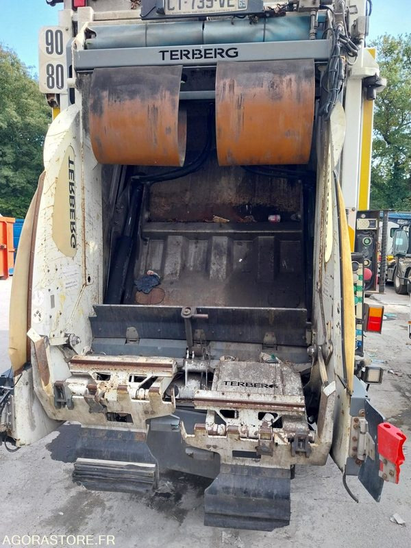 RENAULT 19T/BOM - CT739VE - Kamion mbeturinash: foto 3 RENAULT 19T/BOM - CT739VE - Kamion mbeturinash: foto 3