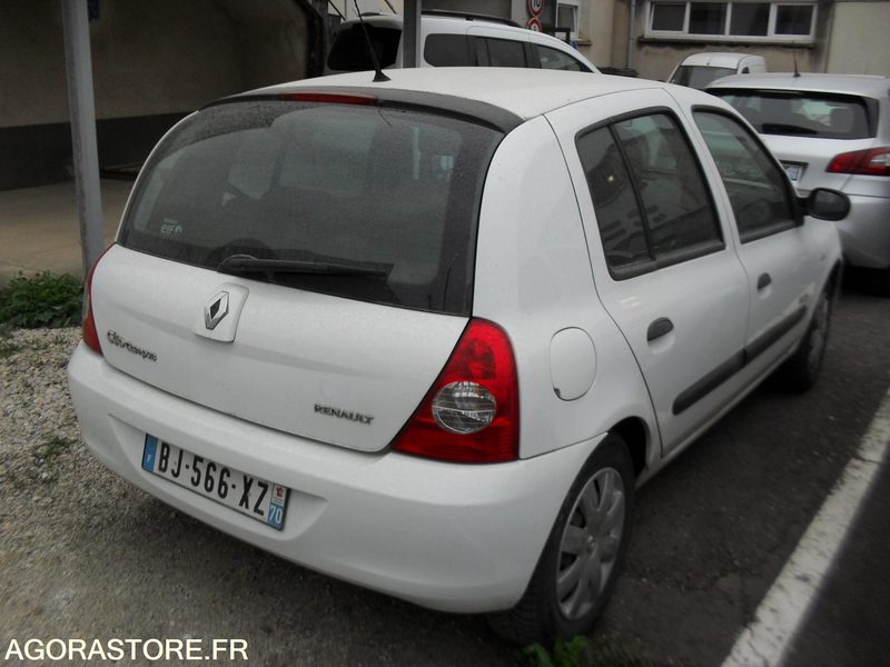 RENAULT CLIO 1.5 DCI 5 PORTES - Veturë: foto 3 RENAULT CLIO 1.5 DCI 5 PORTES - Veturë: foto 3